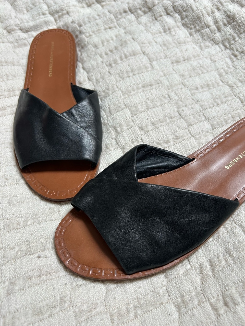 Diane Von Furstenburg Caserta Genuine Black Leather Slides 37.5 / 7.5